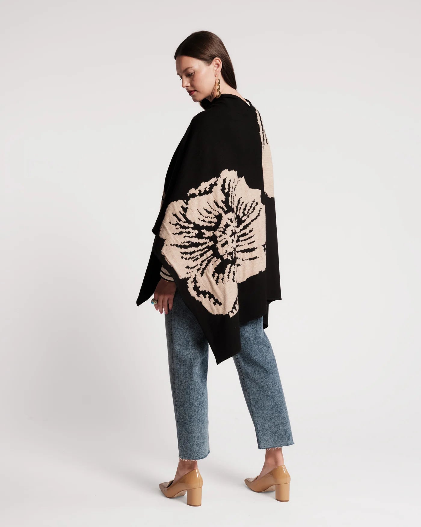 Ginny Wrap in Carefree Chrysanthemum