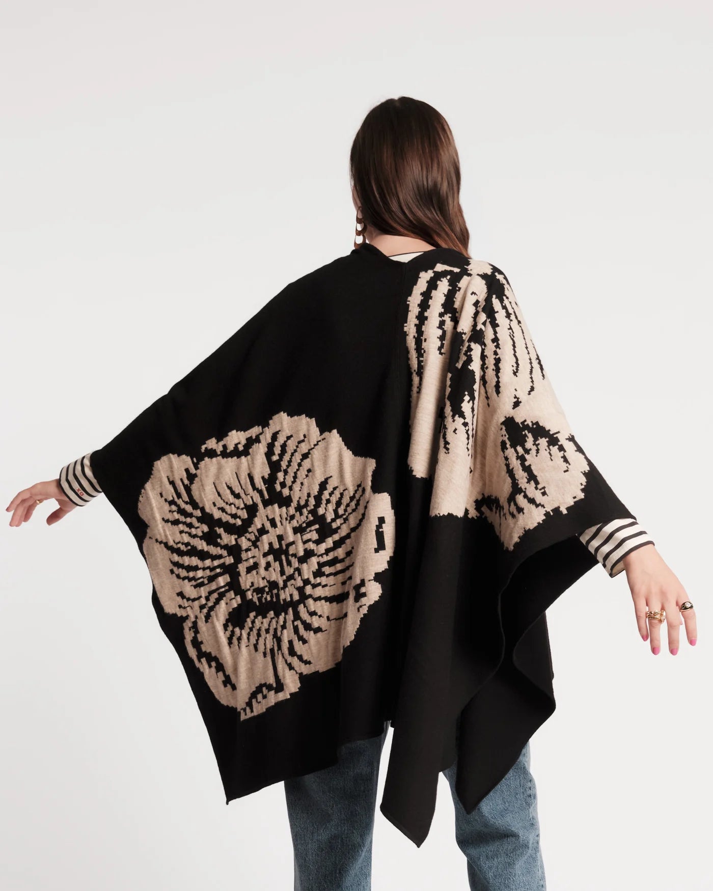 Ginny Wrap in Carefree Chrysanthemum